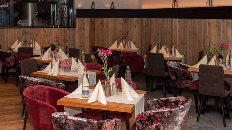 <b>Hotel Schwanen Stuttgart Airport Restaurant</b>. Images powered by <a href="https://iceportal.shijigroup.com/" title="IcePortal" target="_blank">IcePortal</a>.