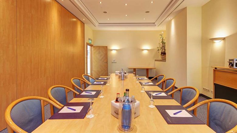<b>Hotel Schwanen Stuttgart Airport Meeting</b>. Images powered by <a href="https://iceportal.shijigroup.com/" title="IcePortal" target="_blank">IcePortal</a>.