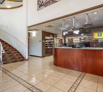 Quality Inn Zephyrhills Lobby