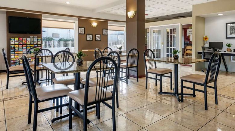 <b>Quality Inn Zephyrhills Restaurant</b>. Images powered by <a href="https://iceportal.shijigroup.com/" title="IcePortal" target="_blank">IcePortal</a>.