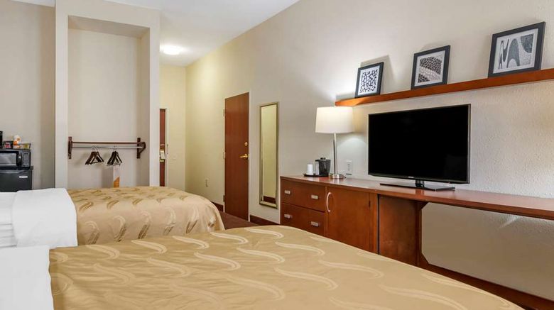<b>Quality Inn Zephyrhills Room</b>. Images powered by <a href="https://iceportal.shijigroup.com/" title="IcePortal" target="_blank">IcePortal</a>.