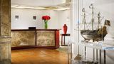 <b>Hotel Pierre Milano Lobby</b>. Images powered by <a href="https://iceportal.shijigroup.com/" title="IcePortal" target="_blank">IcePortal</a>.