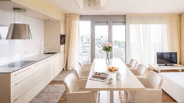 <b>Sunnyside Apartments Petrcane Room</b>. Images powered by <a href="https://iceportal.shijigroup.com/" title="IcePortal" target="_blank">IcePortal</a>.