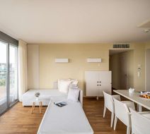 Sunnyside Apartments Petrcane Room