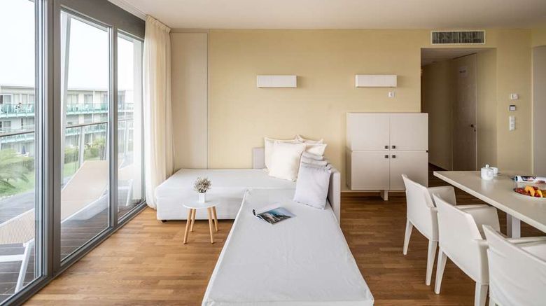 <b>Sunnyside Apartments Petrcane Room</b>. Images powered by <a href="https://iceportal.shijigroup.com/" title="IcePortal" target="_blank">IcePortal</a>.