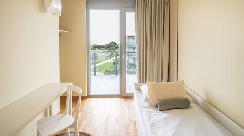 <b>Sunnyside Apartments Petrcane Room</b>. Images powered by <a href="https://iceportal.shijigroup.com/" title="IcePortal" target="_blank">IcePortal</a>.