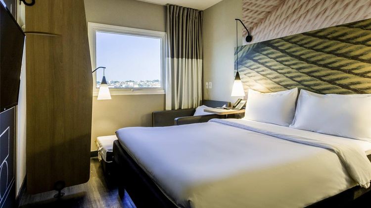 Ibis Americana Room