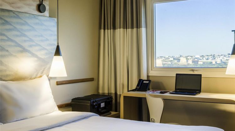 Ibis Americana Room