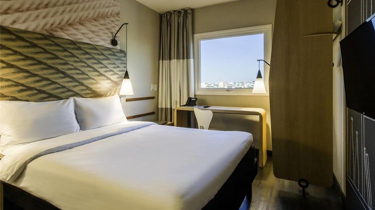 Ibis Americana Room