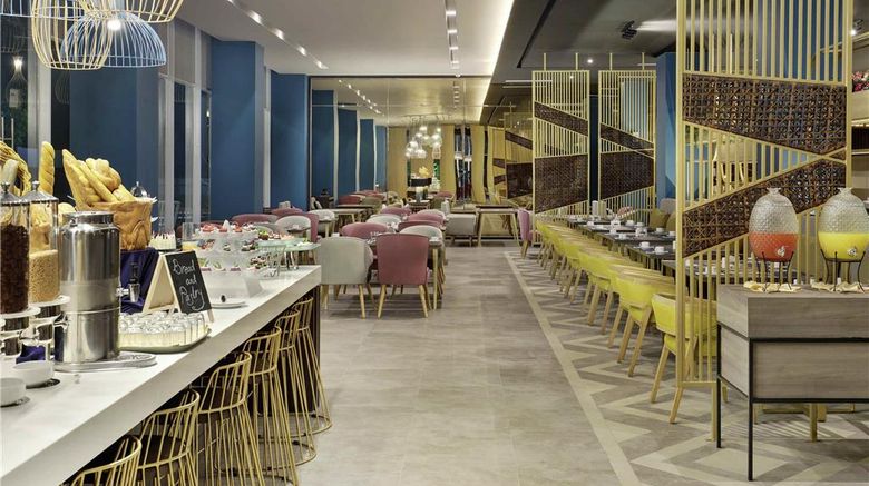 <b>Mercure Makassar Pettarani Restaurant</b>. Images powered by <a href="https://iceportal.shijigroup.com/" title="IcePortal" target="_blank">IcePortal</a>.