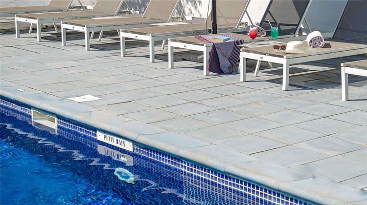 Mercure Marseille Bompard Pool