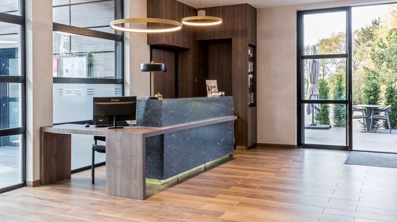 <b>Best Western L'Aquarium Arras Nord Lobby</b>. Images powered by <a href="https://iceportal.shijigroup.com/" title="IcePortal" target="_blank">IcePortal</a>.