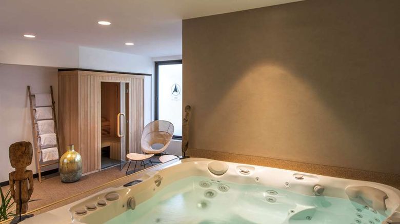 <b>Best Western L'Aquarium Arras Nord Spa</b>. Images powered by <a href="https://iceportal.shijigroup.com/" title="IcePortal" target="_blank">IcePortal</a>.