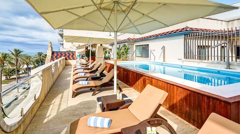 <b>Kalma Sitges Hotel Pool</b>. Images powered by <a href="https://iceportal.shijigroup.com/" title="IcePortal" target="_blank">IcePortal</a>.