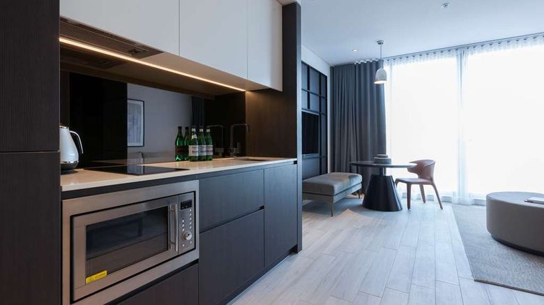 <b>Skye Suites Green Square Room</b>. Images powered by <a href="https://iceportal.shijigroup.com/" title="IcePortal" target="_blank">IcePortal</a>.