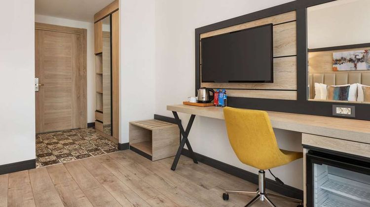 Ramada Encore by Wyndham Basin Express Room