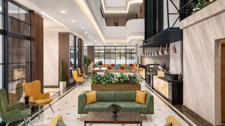 <b>Ramada Encore by Wyndham Basin Express Lobby</b>. Images powered by <a href="https://iceportal.shijigroup.com/" title="IcePortal" target="_blank">IcePortal</a>.