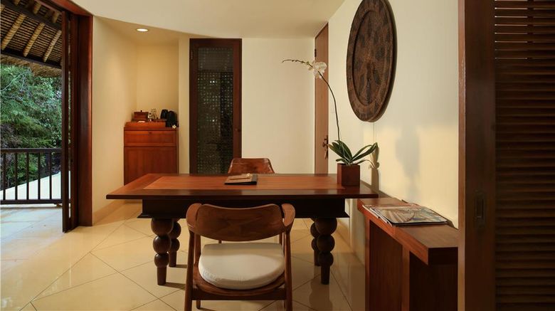 <b>Alila Manggis Suite</b>. Images powered by <a href="https://iceportal.shijigroup.com/" title="IcePortal" target="_blank">IcePortal</a>.