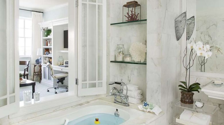 <b>Hotel Casa del Mar Suite</b>. Images powered by <a href="https://iceportal.shijigroup.com/" title="IcePortal" target="_blank">IcePortal</a>.