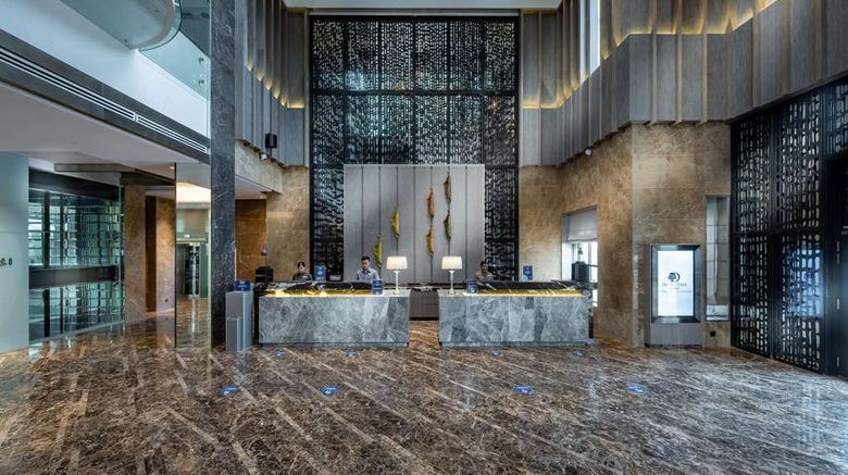 <b>DoubleTree by Hilton Putrajaya Lakeside Lobby</b>. Images powered by <a href="https://iceportal.shijigroup.com/" title="IcePortal" target="_blank">IcePortal</a>.