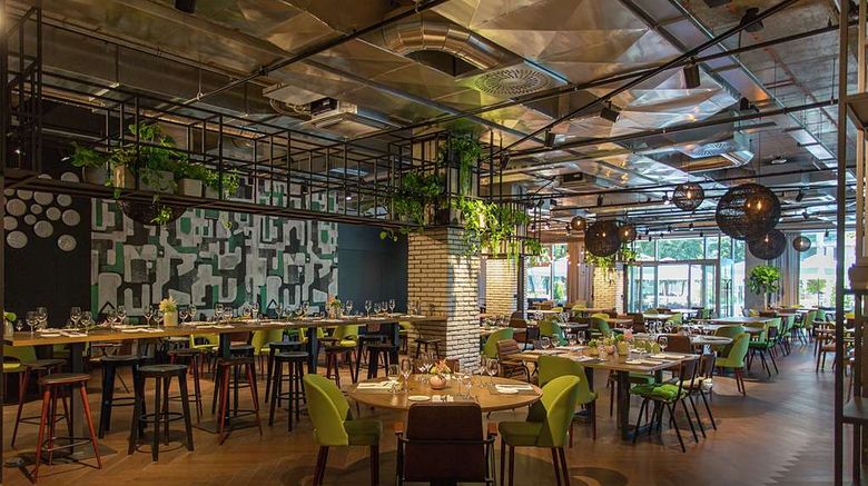 <b>Hilton Garden Inn Zagreb - Radnicka Restaurant</b>. Images powered by <a href="https://iceportal.shijigroup.com/" title="IcePortal" target="_blank">IcePortal</a>.