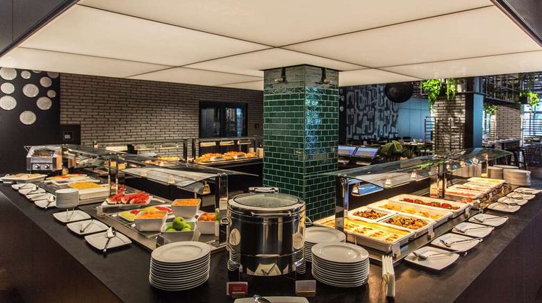 <b>Hilton Garden Inn Zagreb - Radnicka Restaurant</b>. Images powered by <a href="https://iceportal.shijigroup.com/" title="IcePortal" target="_blank">IcePortal</a>.