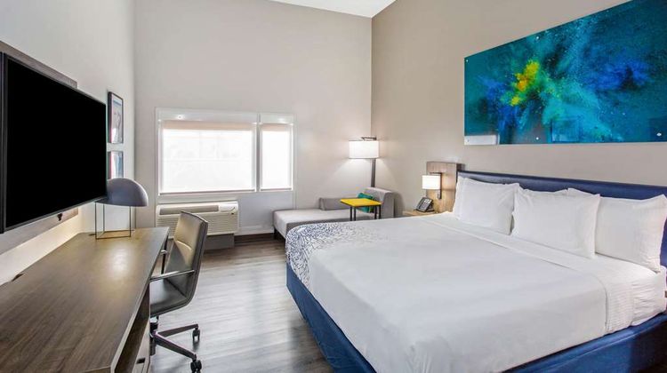La Quinta Inn & Suites by Wyndham Room