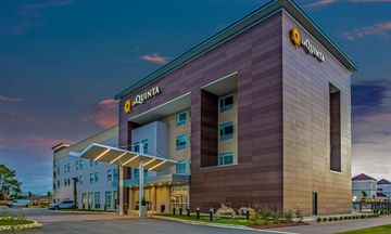 La Quinta Inn & Suites by Wyndham