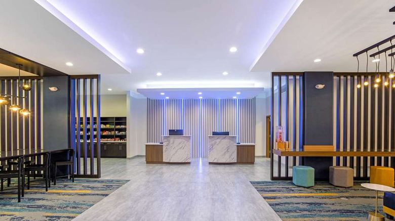 <b>La Quinta Inn & Suites by Wyndham Lobby</b>. Images powered by <a href="https://iceportal.shijigroup.com/" title="IcePortal" target="_blank">IcePortal</a>.