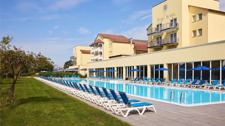 <b>Dorint Marc Aurel Resort Bad Goegging Pool</b>. Images powered by <a href="https://iceportal.shijigroup.com/" title="IcePortal" target="_blank">IcePortal</a>.
