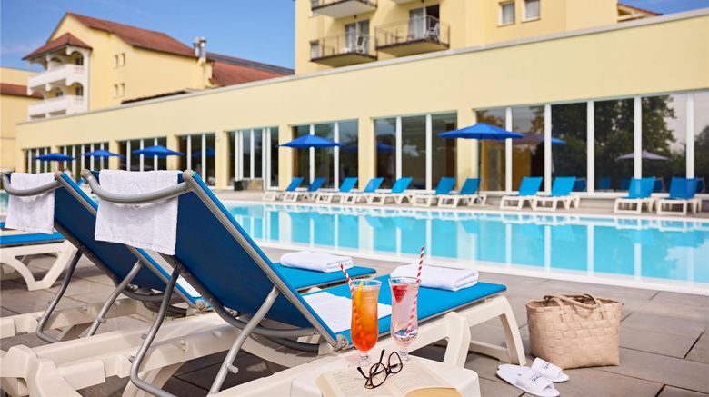 <b>Dorint Marc Aurel Resort Bad Goegging Pool</b>. Images powered by <a href="https://iceportal.shijigroup.com/" title="IcePortal" target="_blank">IcePortal</a>.
