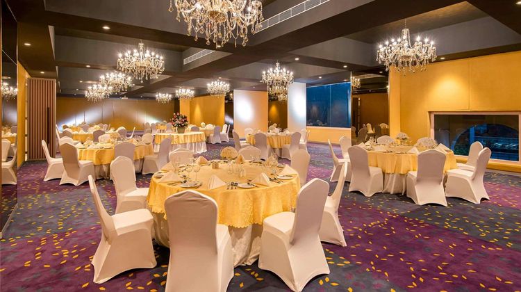 Grand Mercure Bengaluru at Gopalan Mall Meeting