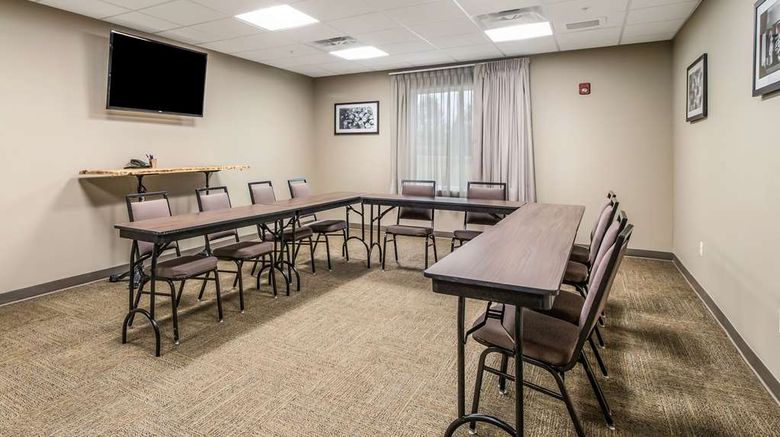 <b>MainStay Suites at Discovery Park of America Meeting</b>. Images powered by <a href="https://iceportal.shijigroup.com/" title="IcePortal" target="_blank">IcePortal</a>.