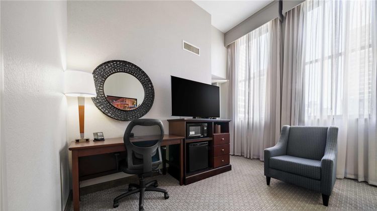 Drury Plaza Hotel New Orleans Room