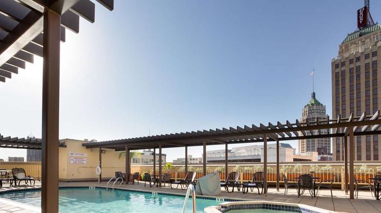 <b>Drury Inn & Suites San Antonio Riverwalk Pool</b>. Images powered by <a href="https://iceportal.shijigroup.com/" title="IcePortal" target="_blank">IcePortal</a>.