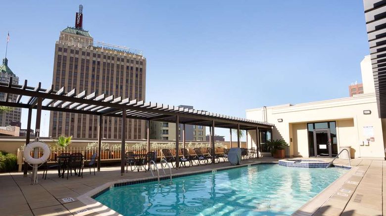 <b>Drury Inn & Suites San Antonio Riverwalk Pool</b>. Images powered by <a href="https://iceportal.shijigroup.com/" title="IcePortal" target="_blank">IcePortal</a>.