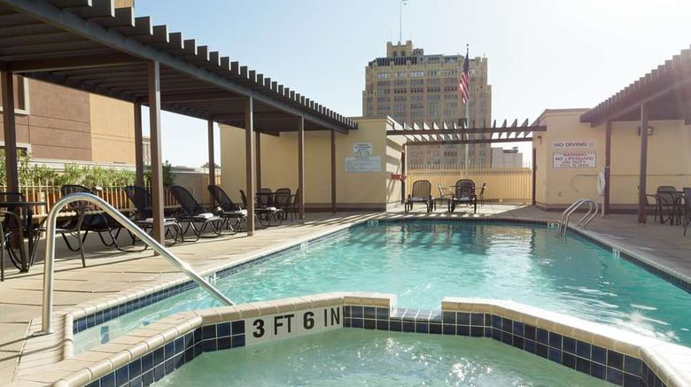 <b>Drury Inn & Suites San Antonio Riverwalk Pool</b>. Images powered by <a href="https://iceportal.shijigroup.com/" title="IcePortal" target="_blank">IcePortal</a>.