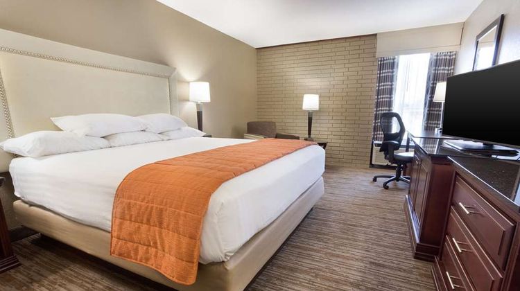 Drury Inn & Suites Greensboro Room