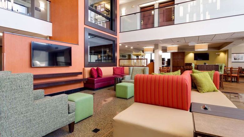 <b>Drury Inn & Suites Denver Tech Center Lobby</b>. Images powered by <a href="https://iceportal.shijigroup.com/" title="IcePortal" target="_blank">IcePortal</a>.
