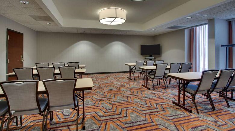 <b>Drury Inn & Suites Evansville East Meeting</b>. Images powered by <a href="https://iceportal.shijigroup.com/" title="IcePortal" target="_blank">IcePortal</a>.