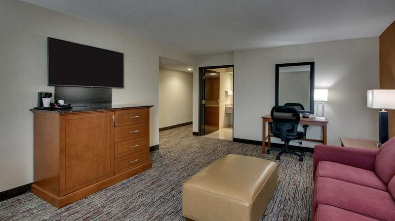 <b>Drury Inn & Suites Evansville East Suite</b>. Images powered by <a href="https://iceportal.shijigroup.com/" title="IcePortal" target="_blank">IcePortal</a>.