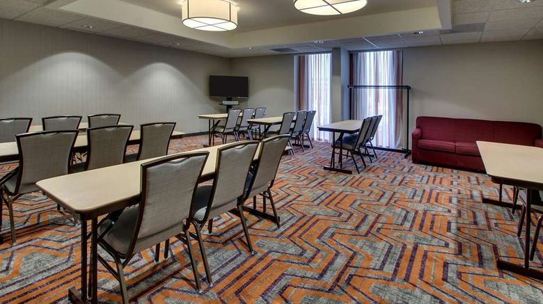 <b>Drury Inn & Suites Evansville East Meeting</b>. Images powered by <a href="https://iceportal.shijigroup.com/" title="IcePortal" target="_blank">IcePortal</a>.