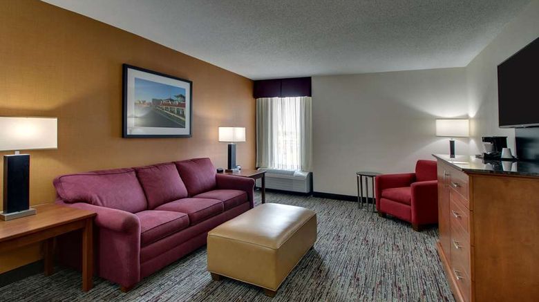 <b>Drury Inn & Suites Evansville East Suite</b>. Images powered by <a href="https://iceportal.shijigroup.com/" title="IcePortal" target="_blank">IcePortal</a>.