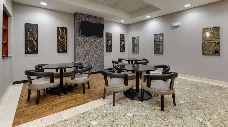 <b>Drury Inn & Suites St Joseph Lobby</b>. Images powered by <a href="https://iceportal.shijigroup.com/" title="IcePortal" target="_blank">IcePortal</a>.