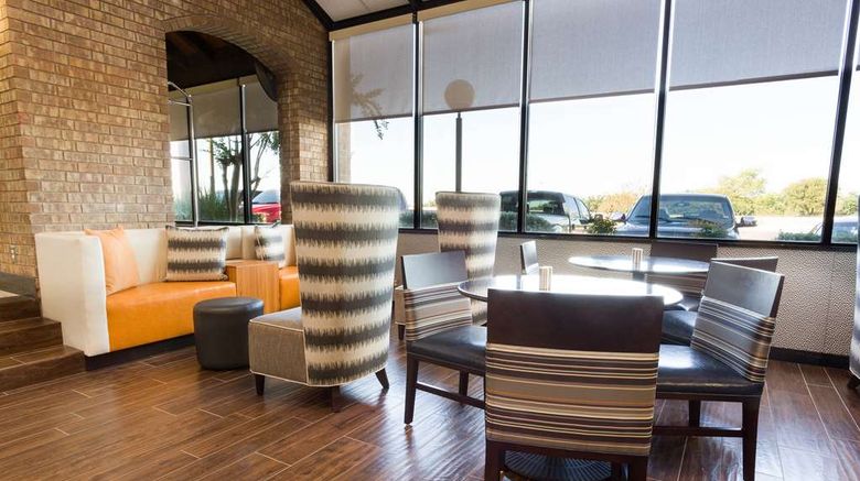 <b>Drury Inn & Suites Austin North Lobby</b>. Images powered by <a href="https://iceportal.shijigroup.com/" title="IcePortal" target="_blank">IcePortal</a>.