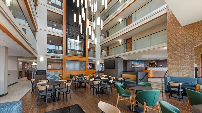 <b>Drury Inn & Suites Austin North Lobby</b>. Images powered by <a href="https://iceportal.shijigroup.com/" title="IcePortal" target="_blank">IcePortal</a>.