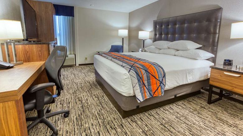 <b>Drury Inn & Suites St Louis Collinsville Room</b>. Images powered by <a href="https://iceportal.shijigroup.com/" title="IcePortal" target="_blank">IcePortal</a>.