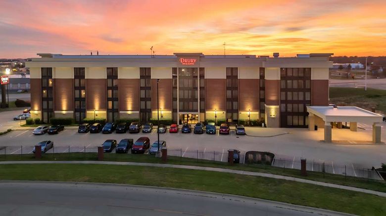 <b>Drury Inn & Suites Champaign Exterior</b>. Images powered by <a href="https://iceportal.shijigroup.com/" title="IcePortal" target="_blank">IcePortal</a>.