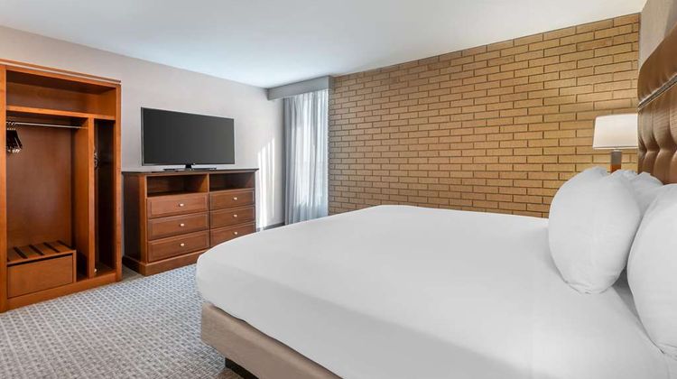 Drury Inn & Suites Champaign Room
