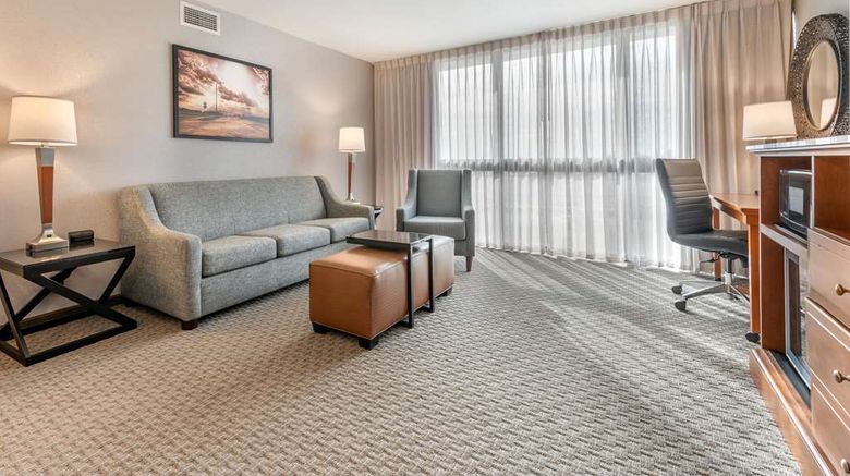 <b>Drury Inn & Suites Champaign Room</b>. Images powered by <a href="https://iceportal.shijigroup.com/" title="IcePortal" target="_blank">IcePortal</a>.